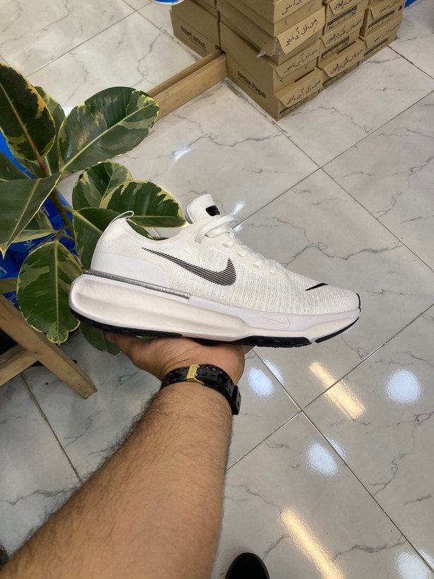 کتونی نایک invincible run3